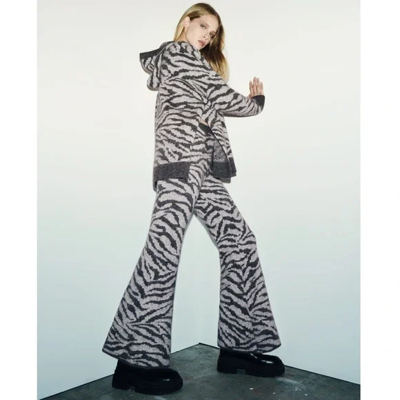 Zara Set - Animal Jacquard Wool and Alpaca Blend Sweatshirt & Pants - Picture 10 of 16